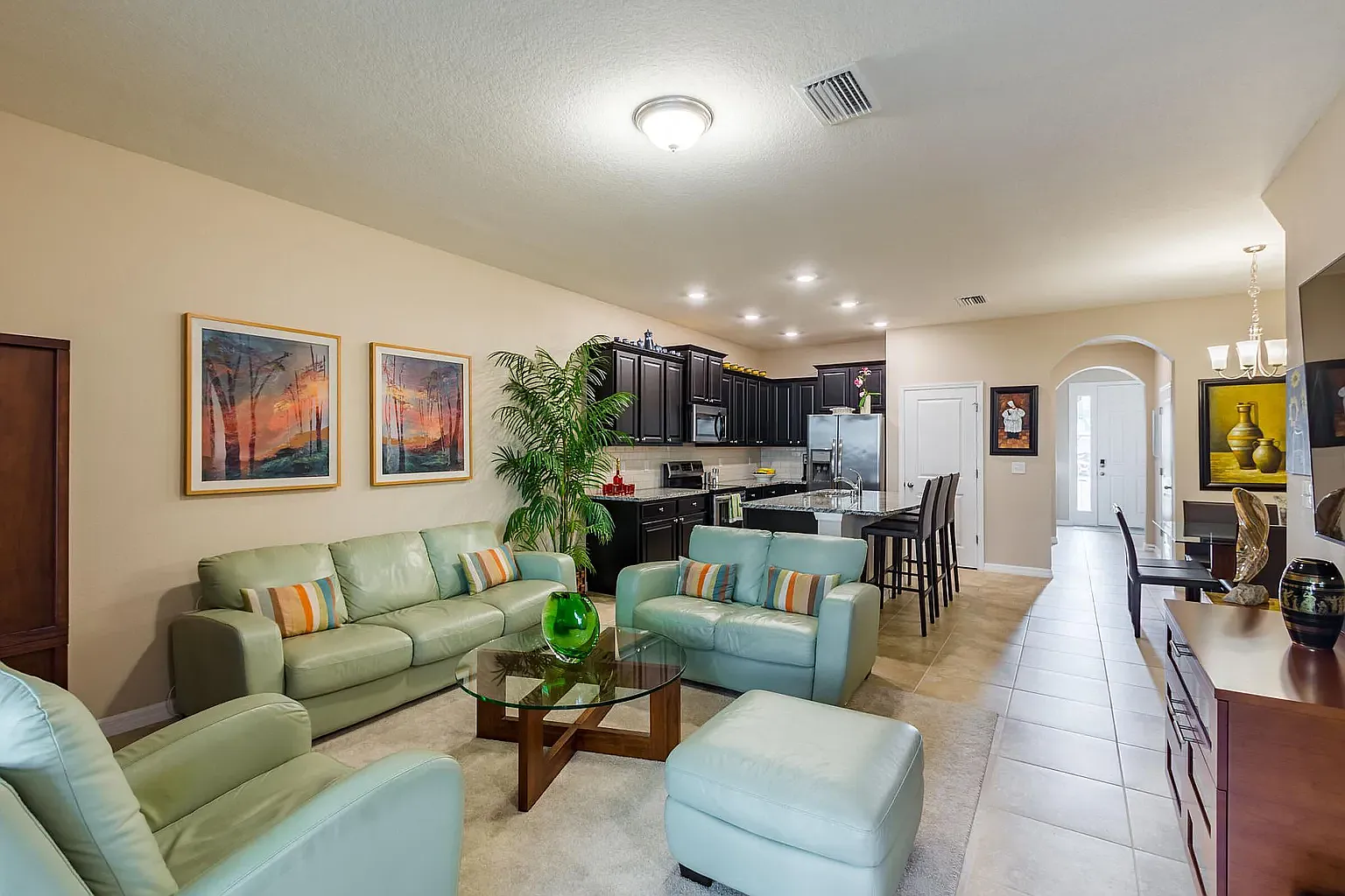 3 bed, 2.5 bath, 1724 sqft, $2,500 — Photo 3