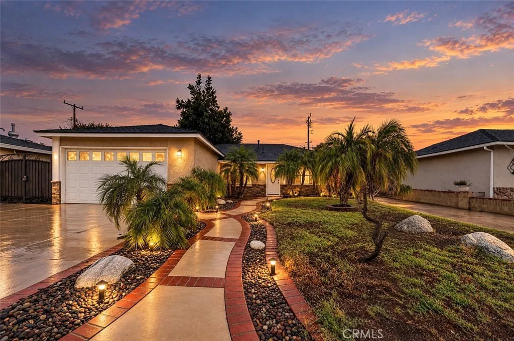 3 bed, 1170 sqft, $3,445 — Photo 1