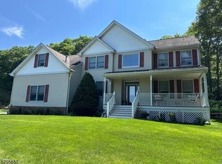 4 Skyler Ct, Oak Ridge, NJ 07438