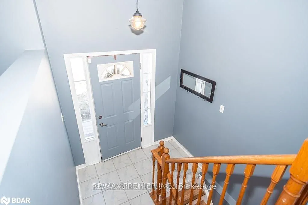 3 bed, $2,300 — Photo 2