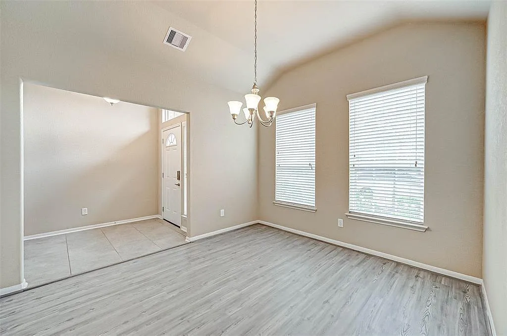 3 bed, 2.0 bath, 2008 sqft, $2,350 — Photo 3