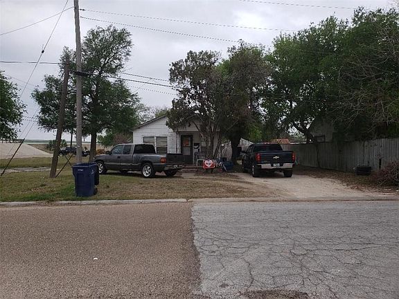 2nd image of 1018 S Us Highway 281