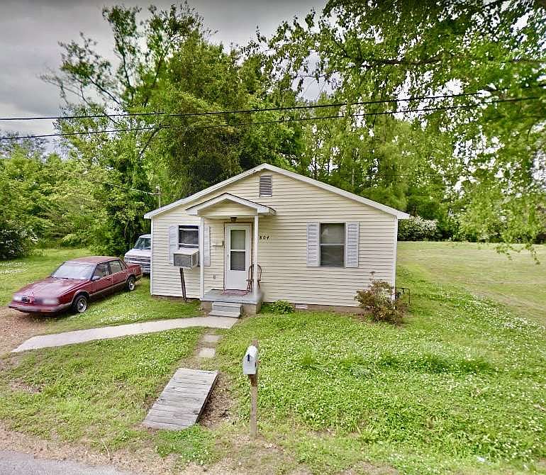 1st image of 804 Compress St
