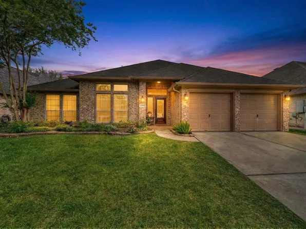 1575 Garden Lakes Dr, Friendswood, TX 77546