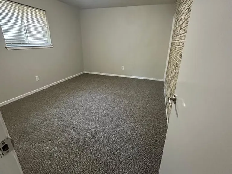 6840 Margaret Dr — Photo 17