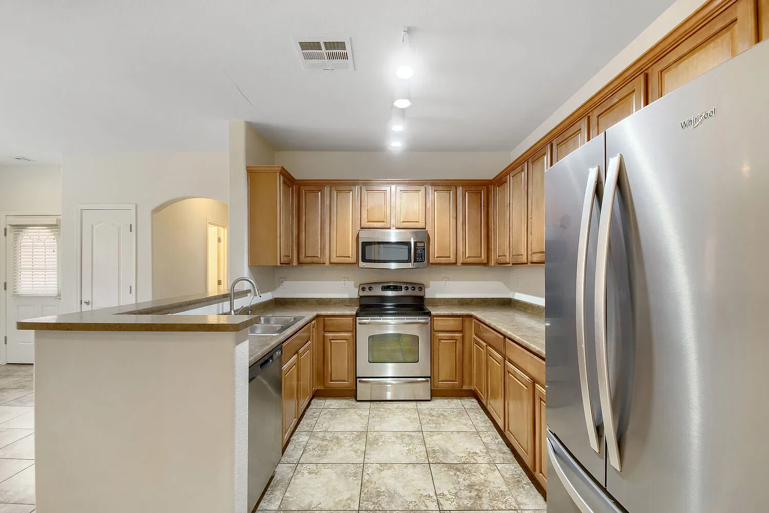 3 bed, 1343 sqft, $2,250 — Photo 3