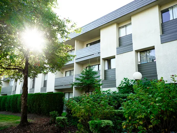 13352 105a Ave #103, Surrey, BC V3T 2A5