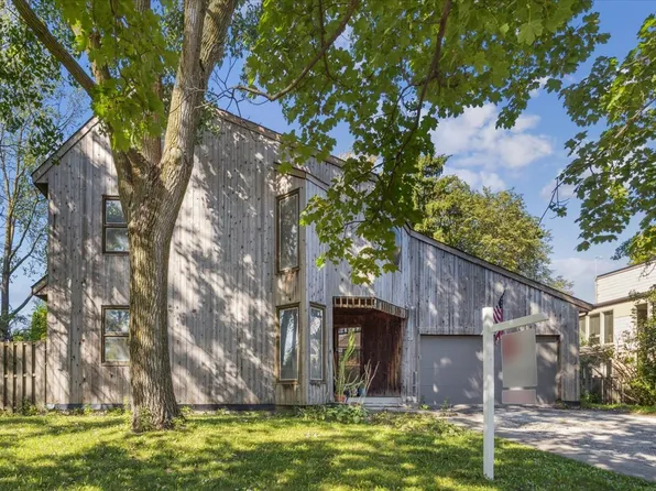 48 Birchwood Ave, Deerfield, IL 60015