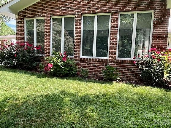 3rd image of 100 Chapel Rd