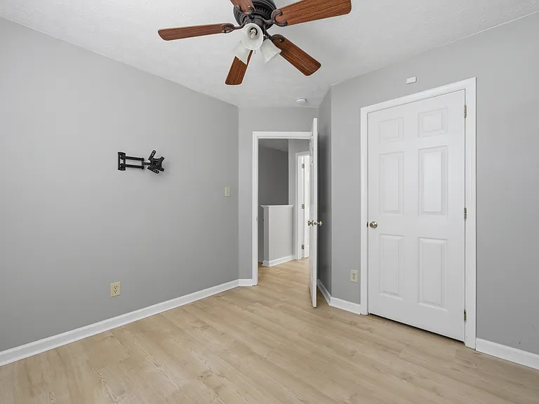 2 Compton Ct — Photo 2