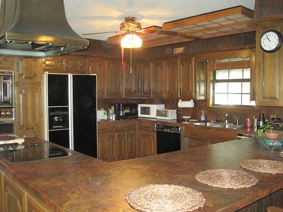 Rustic kitchen w/bar area