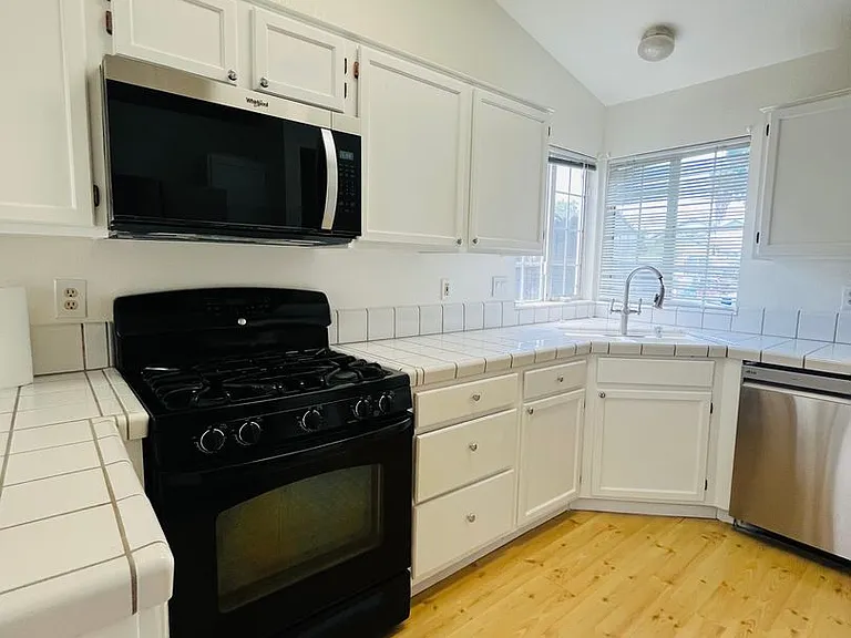 836 Marsh Creek Dr — Photo 10