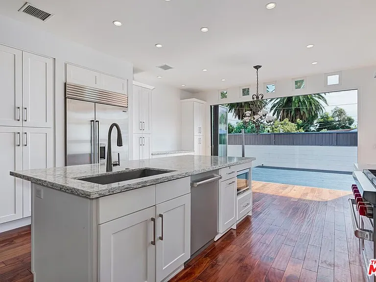 7270 Waring Ave — Photo 11