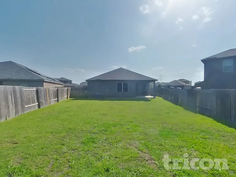 185 Kennedy Dr — Photo 15
