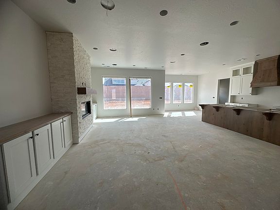 4th image of 2780 E Seegmiller Dr