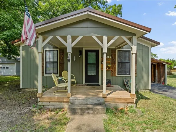 509 N State St, Caney, KS 67333