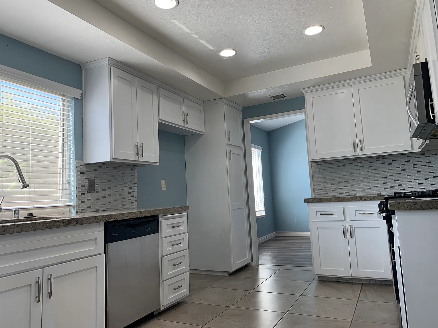 7 bed, 4.5 bath, 2800 sqft, $6,000 — Photo 2