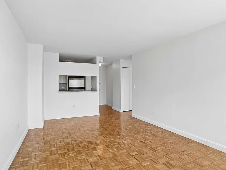 360 W 43rd St #N8H — Photo 4
