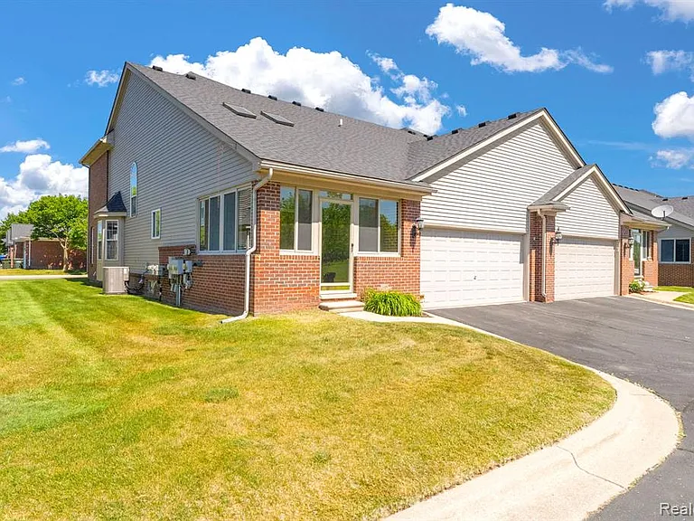 42682 Park Crescent Dr — Photo 44