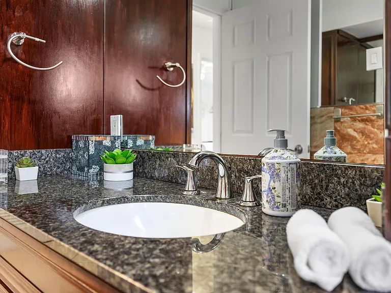 400 SE 31st St #8 — Photo 34