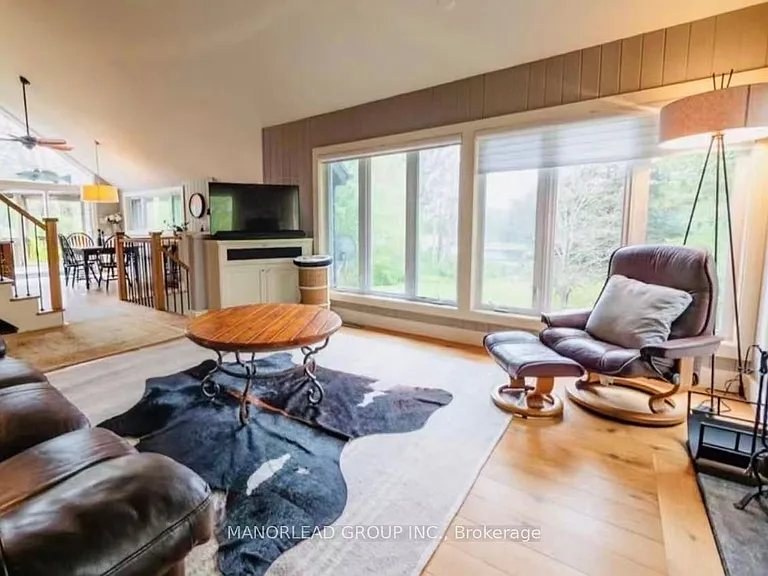 400 Lakeview Dr — Photo 2