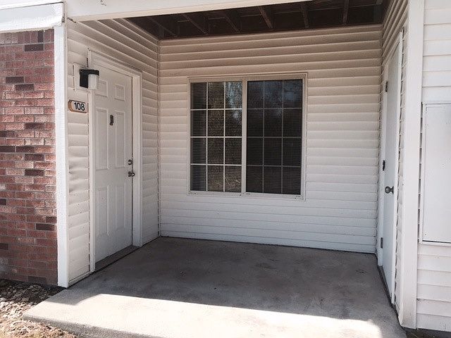 1st Floor private entry