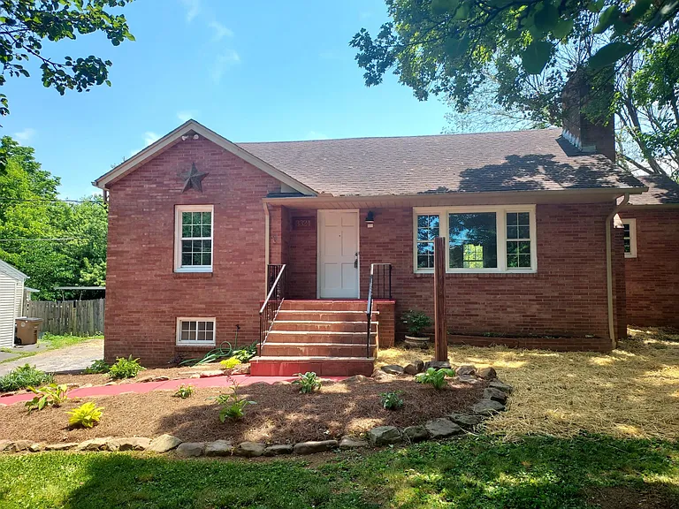 3324 Fairmont Blvd — Photo 2
