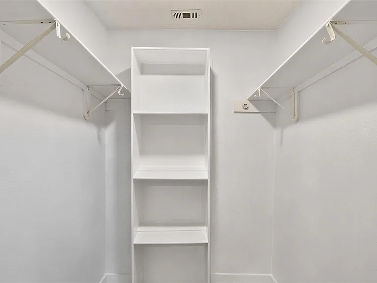 5110 FM 1765 — Photo 22