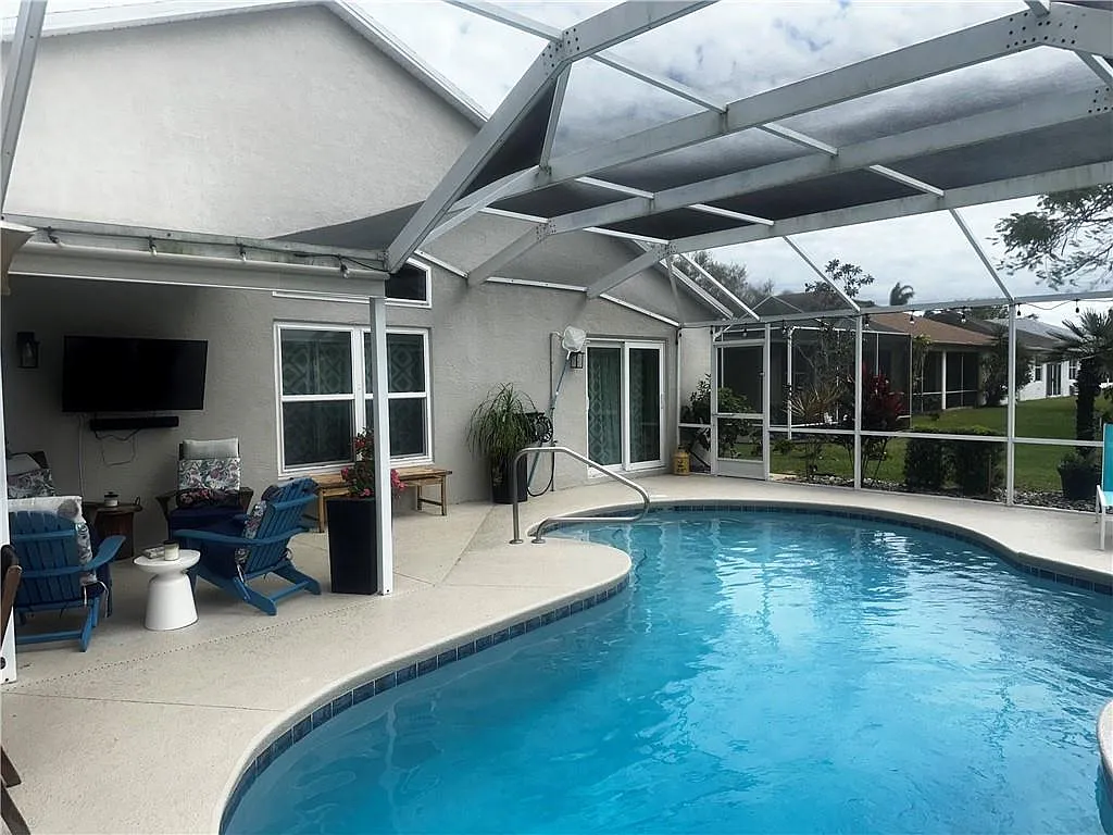 3 bed, 1864 sqft, $3,300 — Photo 2