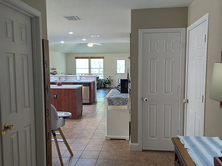 1217 Oak Hollow Ln — Photo 2