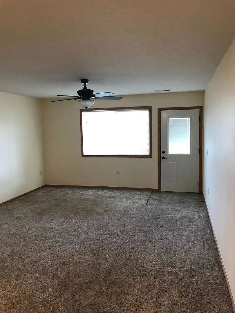 1958 Cypress Court NE — Photo 3