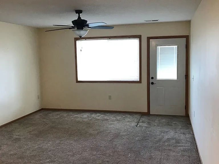1958 Cypress Ct NE — Photo 3
