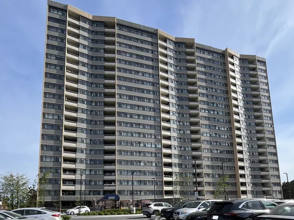 2050 Bridletowne Cir #1104, Toronto, ON M1W 2V5