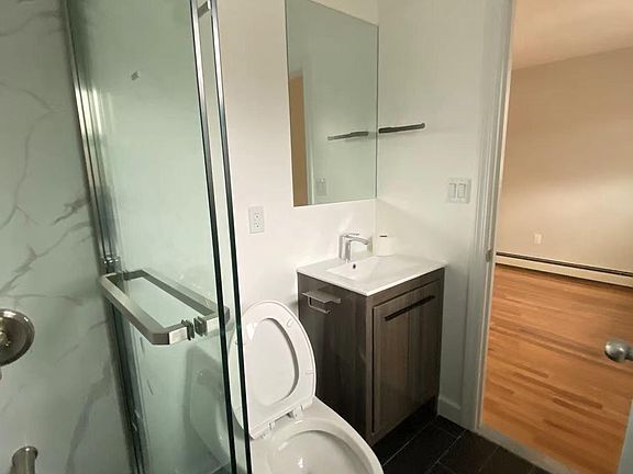 Master Bathroom (Bathroom #1)