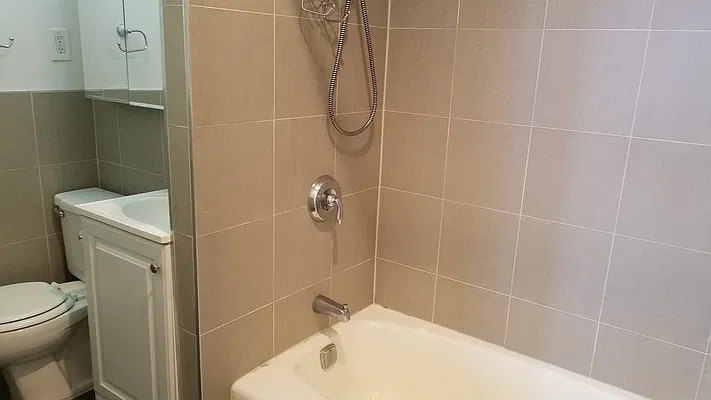 Bathroom, photo 1