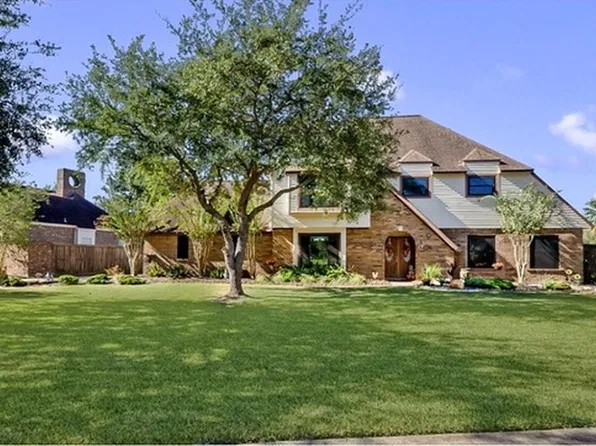 928 Oleander St, Lake Jackson, TX 77566