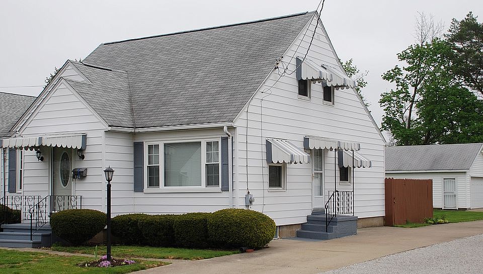 1st image of 325 Rea Ave