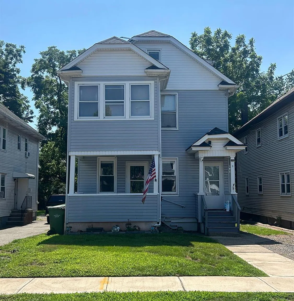 2 bed, 1.0 bath, 1898 sqft, $2,250 — Photo 1