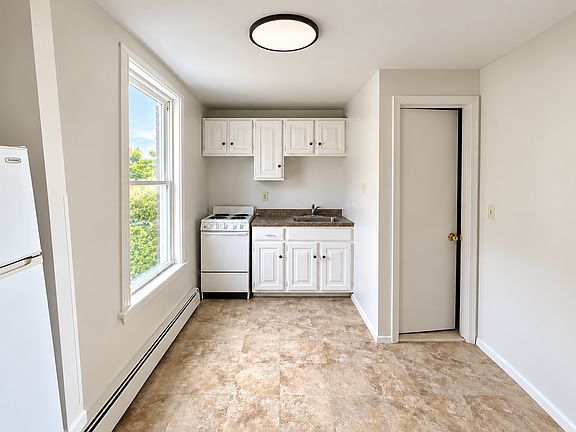 5th image of 431 N Main St APT 24