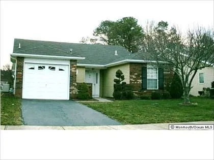46 Greenbriar Blvd photo 1