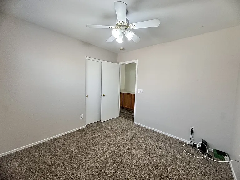 9138 W Ross Ave — Photo 8