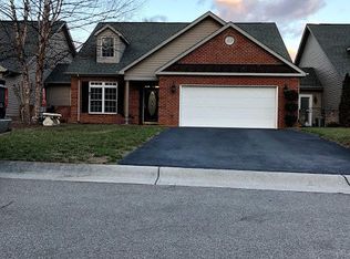 32 Hillside Pl, Daleville, VA 24083