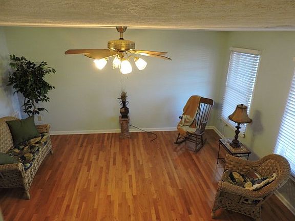 3rd image of 20834 Meadowbrook Dr