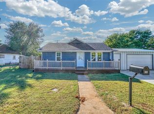 618 N 16th St, Clinton, OK 73601