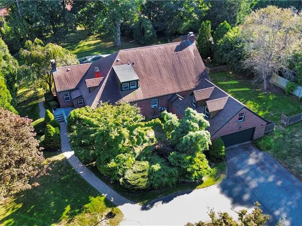 421 Gibbs Ave, Newport, RI 02840