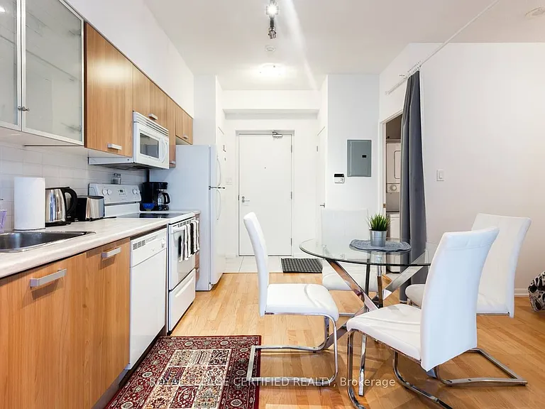 38 Grenville St #3210 — Photo 8