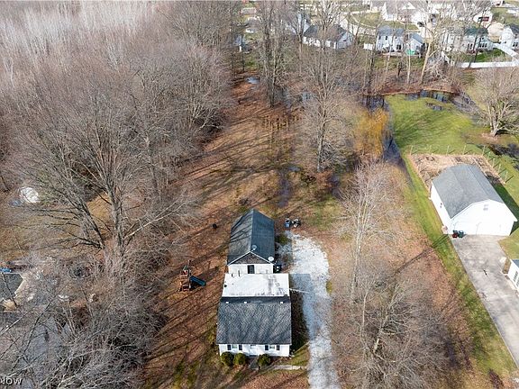 4th image of 39046 E River Rd