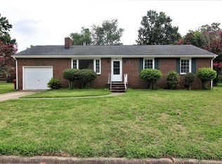 913 Lakewood Dr, Colonial Heights, VA