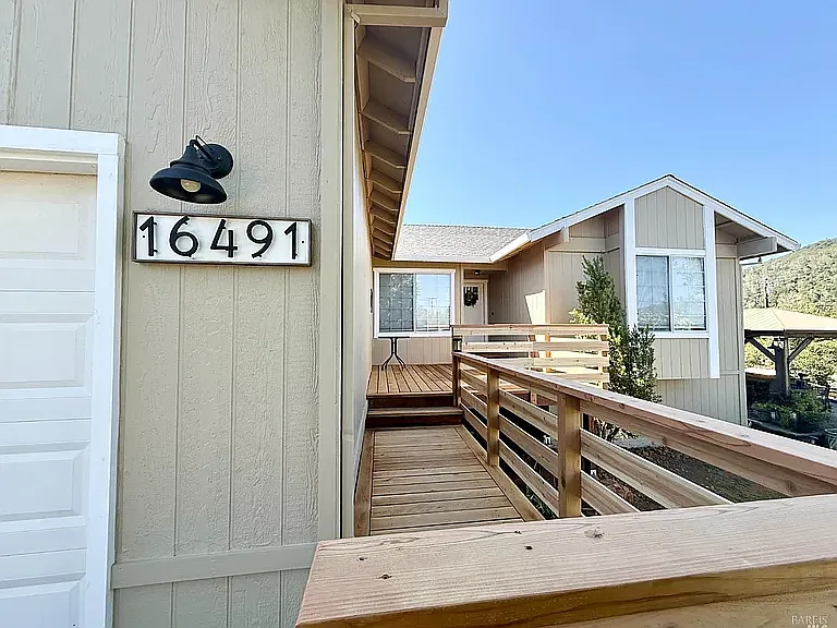 16491 Ridgecrest Ct — Photo 2