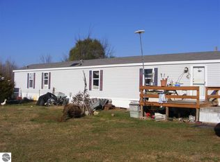 1128 Rashelle Dr, Crystal, MI 48818